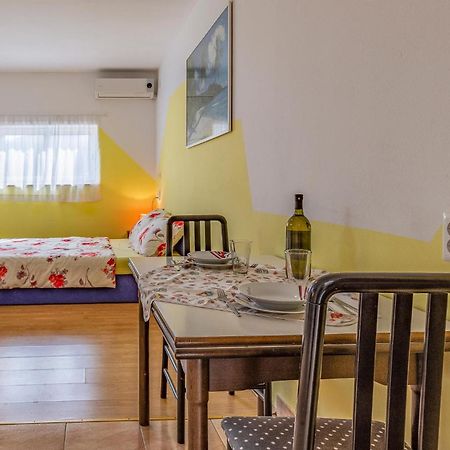 Nice Apartment In Pula With Kitchen Екстериор снимка