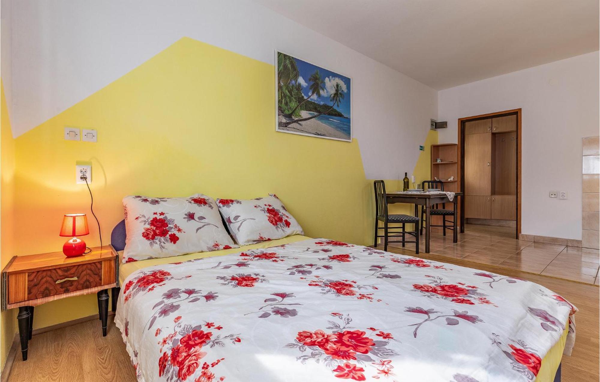 Nice Apartment In Pula With Kitchen Екстериор снимка