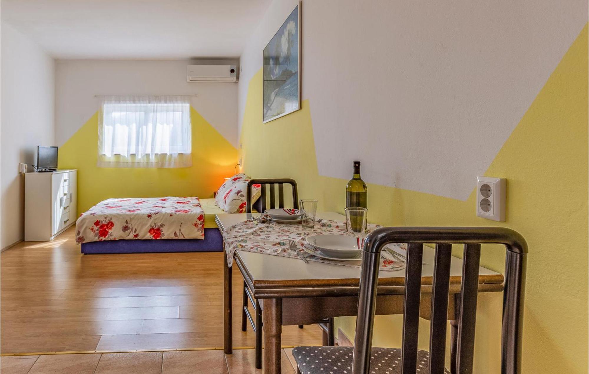Nice Apartment In Pula With Kitchen Екстериор снимка