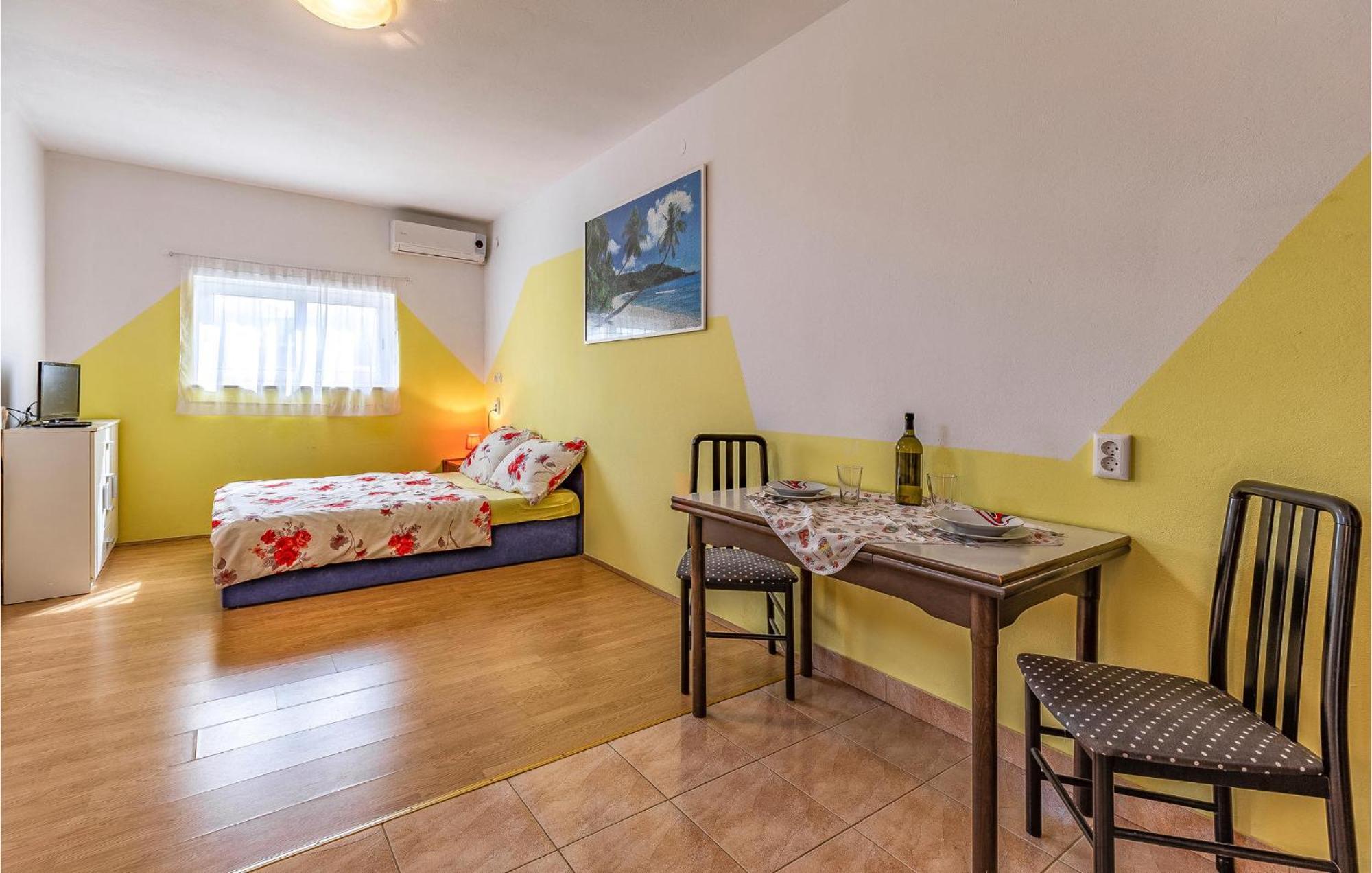 Nice Apartment In Pula With Kitchen Екстериор снимка