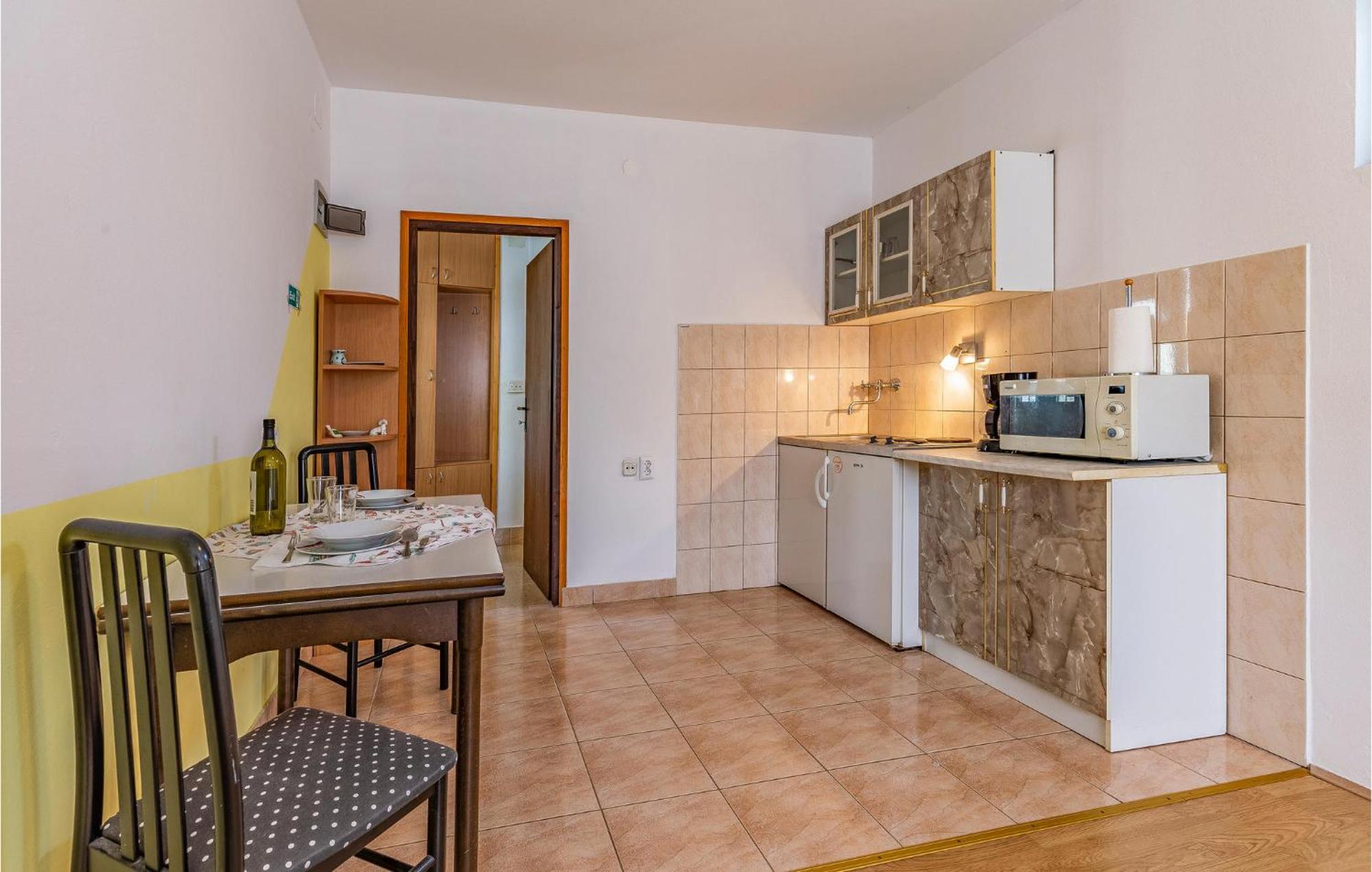 Nice Apartment In Pula With Kitchen Екстериор снимка